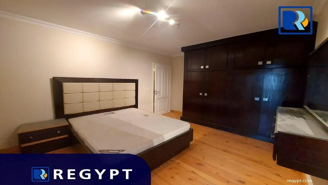 عقار مميز للبيع - 240 متر مع شرفة وحارس أمن