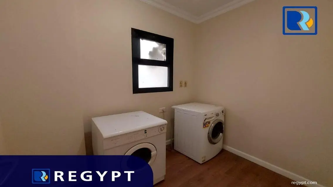 عقار مميز للبيع - 240 متر مع شرفة وحارس أمن