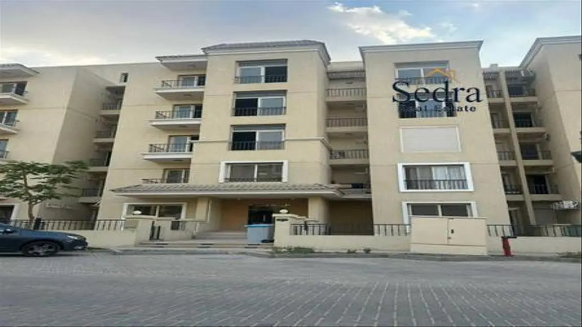 Luxurious Apartment with Lake View and Amenities