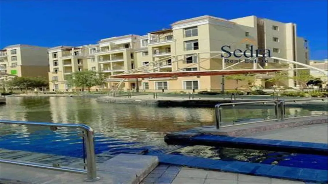 Luxurious Apartment with Lake View and Amenities