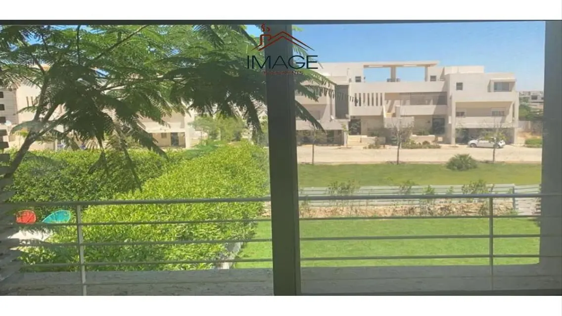 فيلا فاخرة بمساحة واسعة للبيع