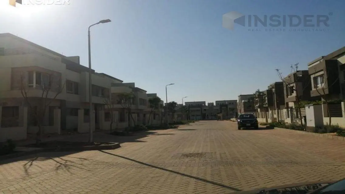 شقة فاخرة بمساحة 285 متر مع شرفة