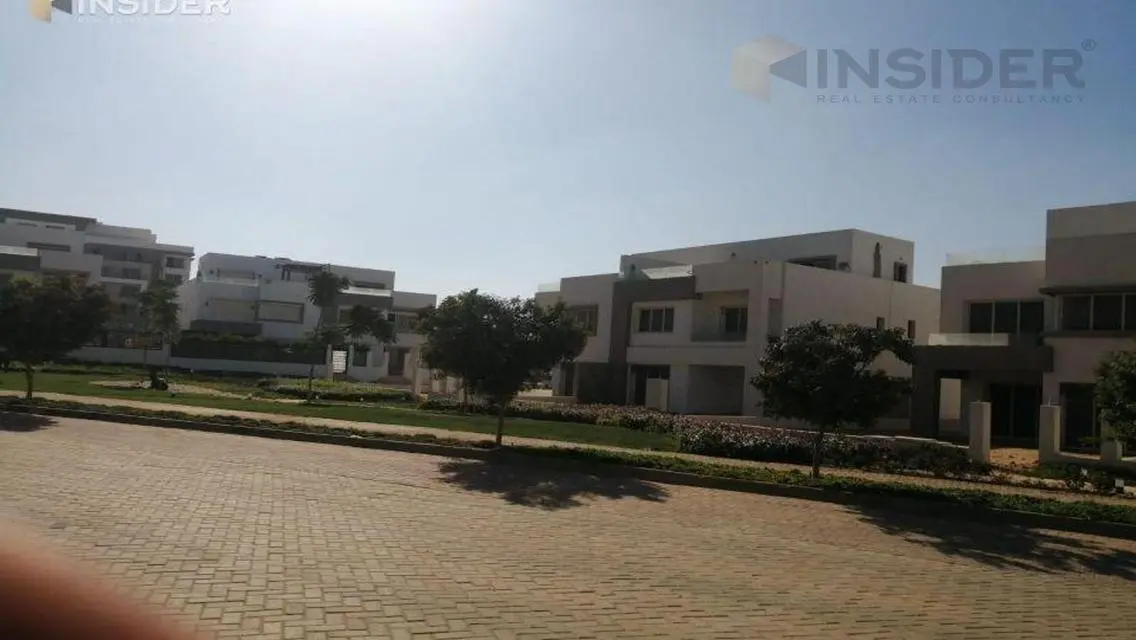 شقة فاخرة بمساحة 285 متر مع شرفة