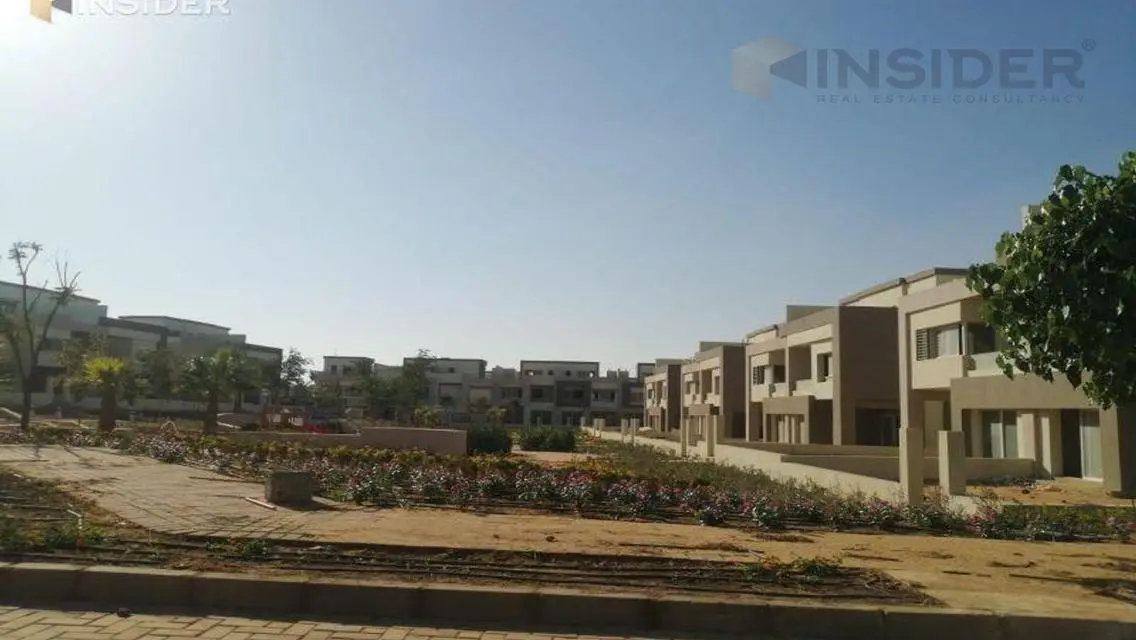 شقة فاخرة بمساحة 285 متر مع شرفة