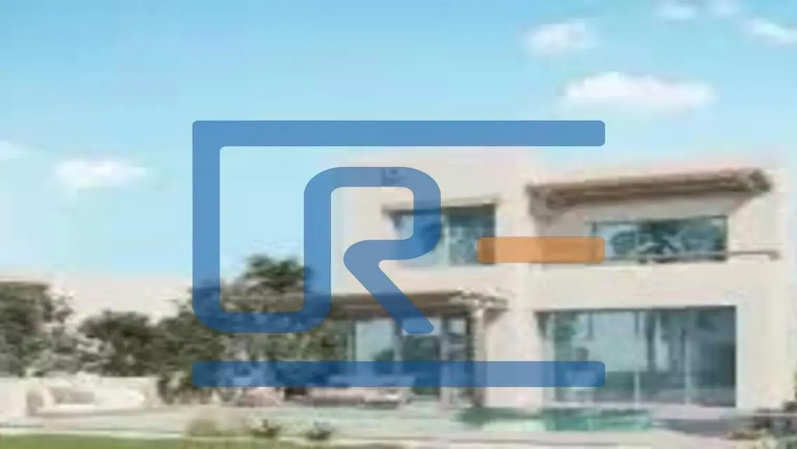 شقة فاخرة للبيع مع شرفة ومسبح مشترك في منطقة حيوية