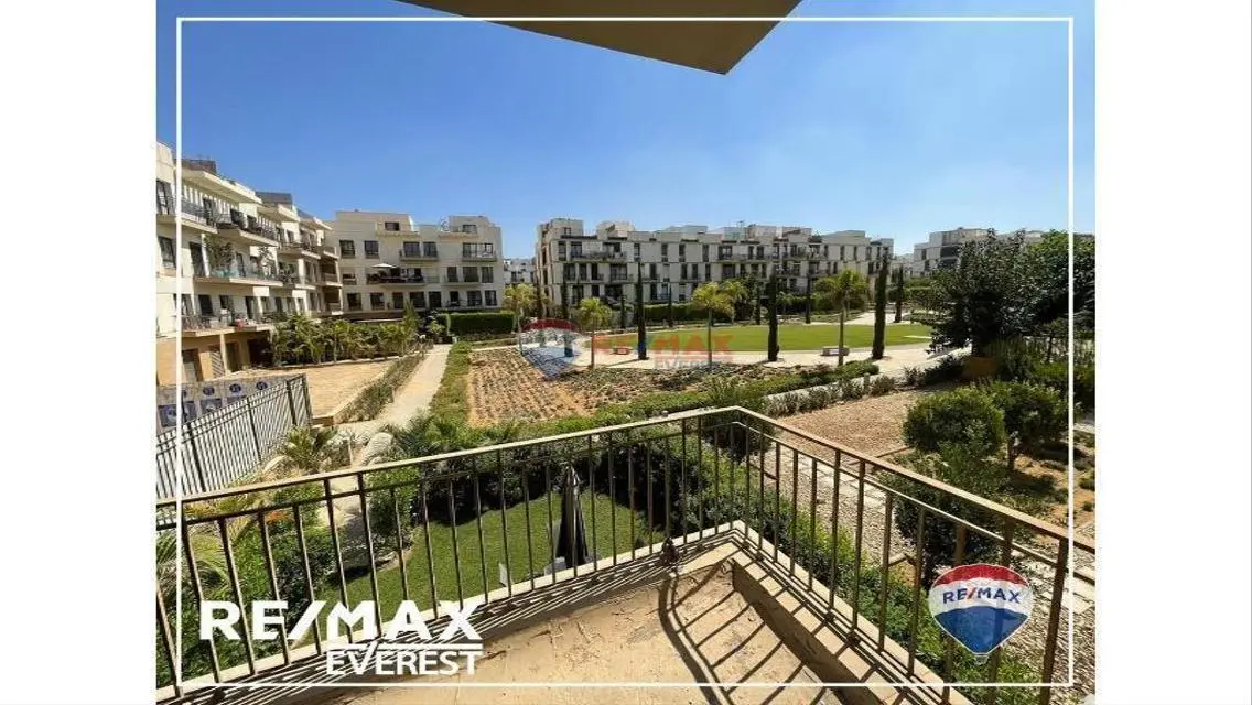 Luxury Apartment with Study Room in the Heart of the City