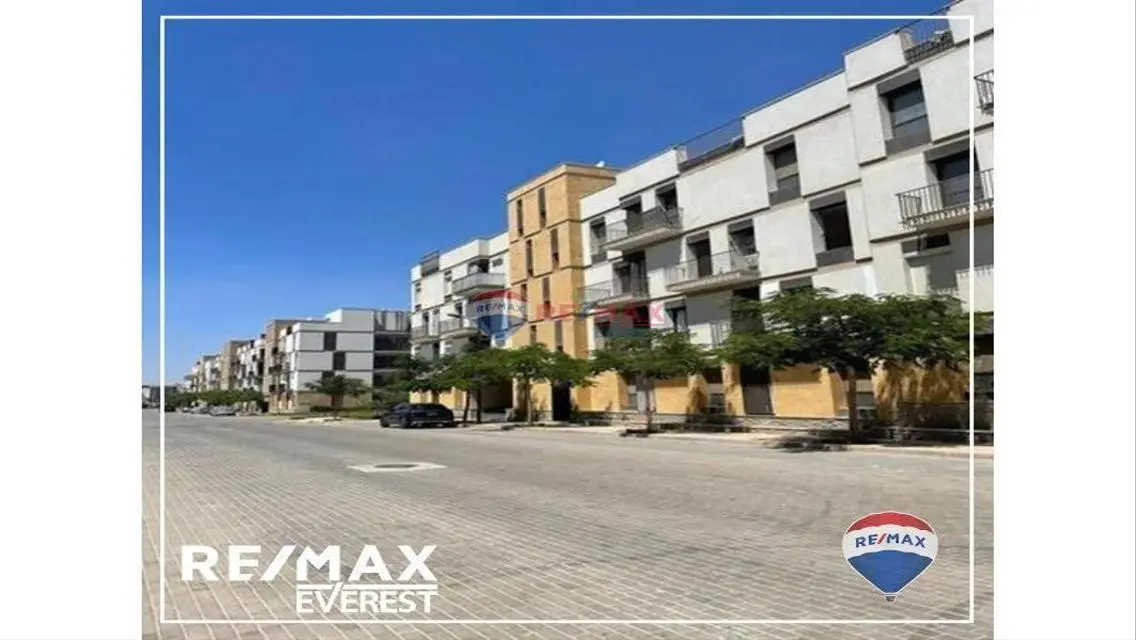 Luxury Apartment with Study Room in the Heart of the City