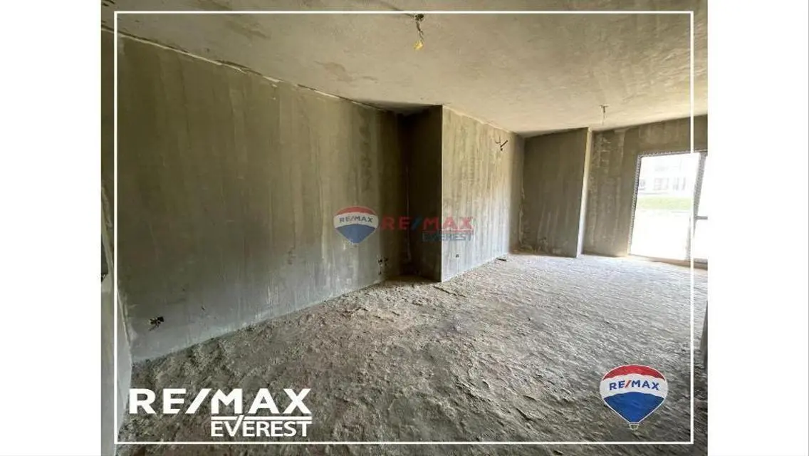Luxury Apartment with Study Room in the Heart of the City