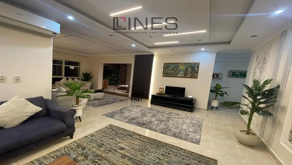 Luxury Apartment in Open-air Mall B8