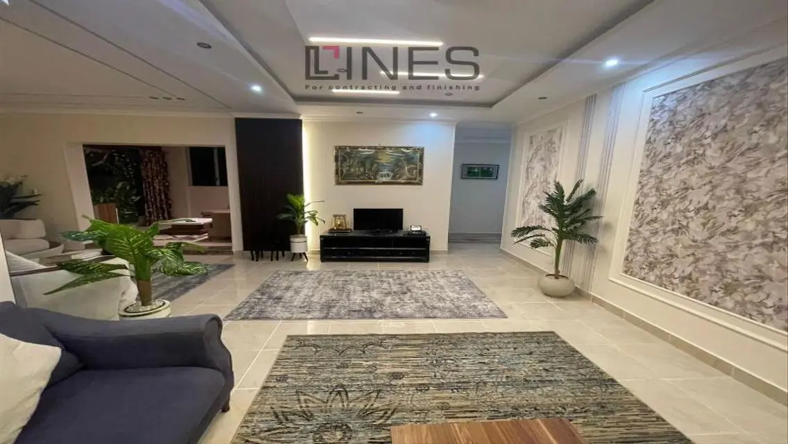 Luxury Apartment in Open-air Mall B8