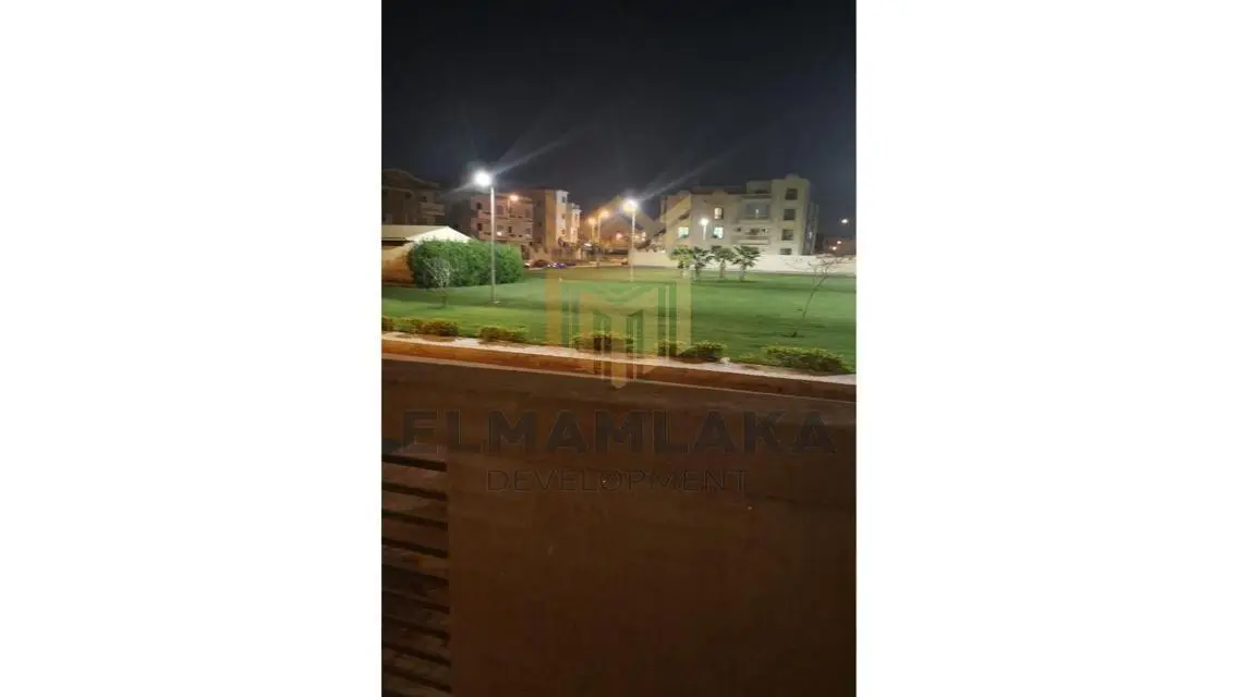عقار فخم مع حديقة خاصة للبيع