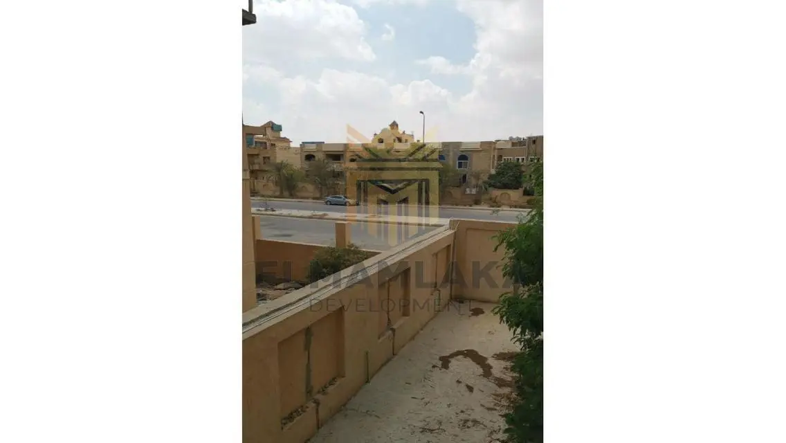 عقار فخم مع حديقة خاصة للبيع