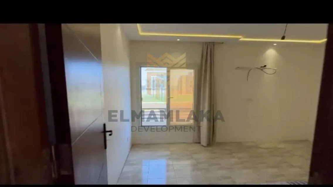 عقار فخم مع حديقة خاصة للبيع