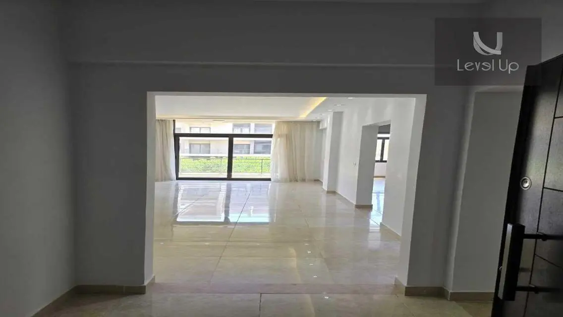 شقة فاخرة بمساحة مميزة للبيع