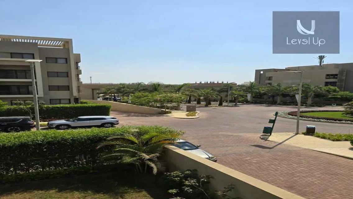 شقة فاخرة بمساحة مميزة للبيع