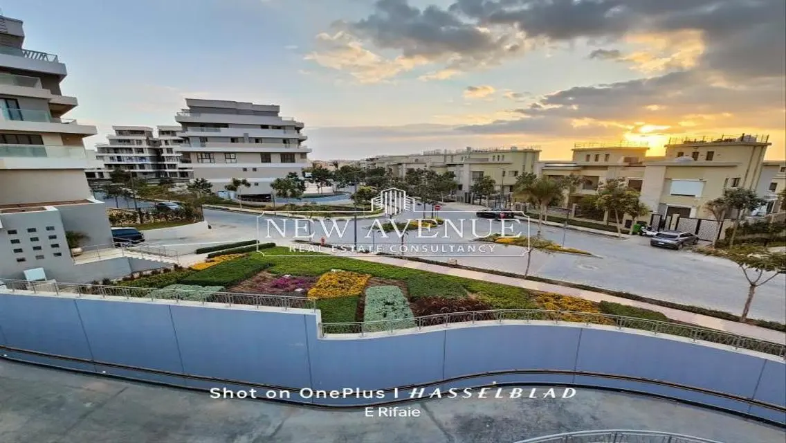 Luxury Apartment in SKY-CONDOS-184