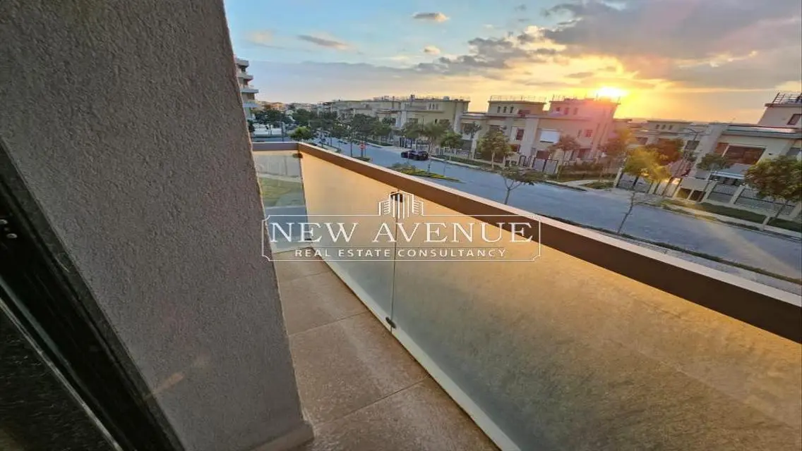 Luxury Apartment in SKY-CONDOS-184