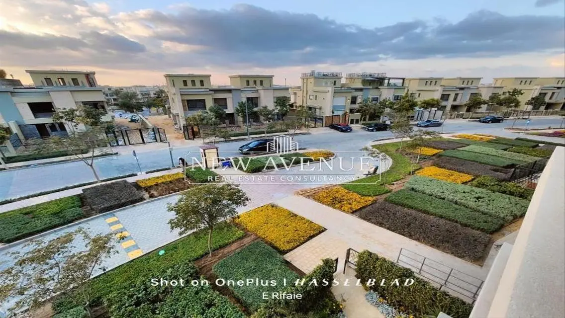 Luxury Apartment in SKY-CONDOS-184