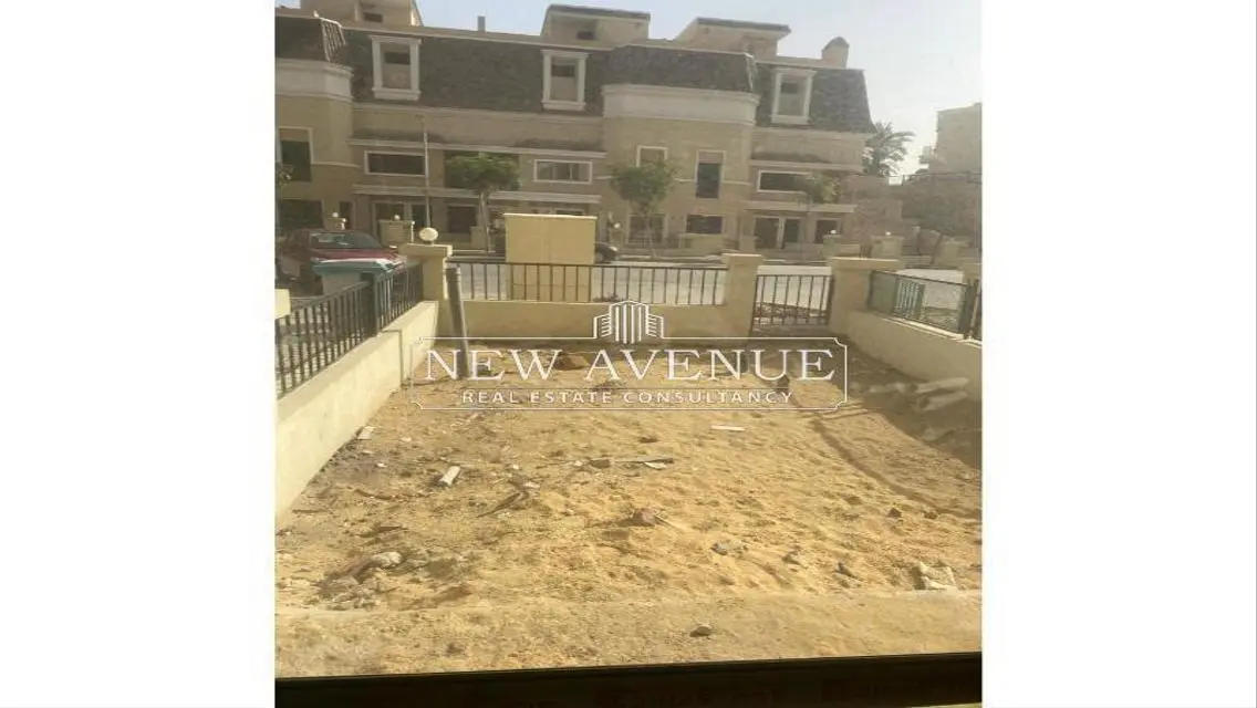 Luxury Apartment with Balcony and Private Garden