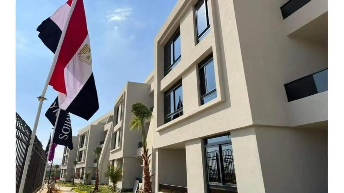 شقة رائعة مطلة على البحيرات مع حديقة خاصة