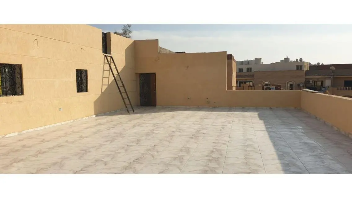 فيلا فاخرة مطلة على البحيرة للبيع