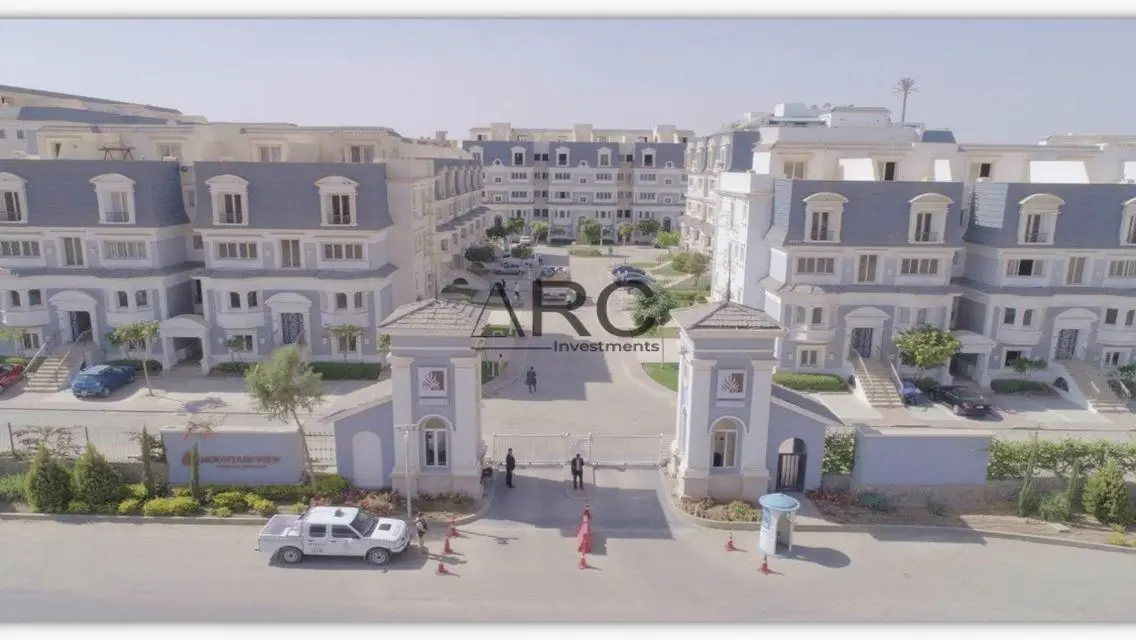 فيلا فاخرة للبيع بالقرب من البحيرات