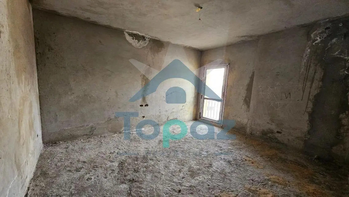 شقة فاخرة بمساحة واسعة للبيع