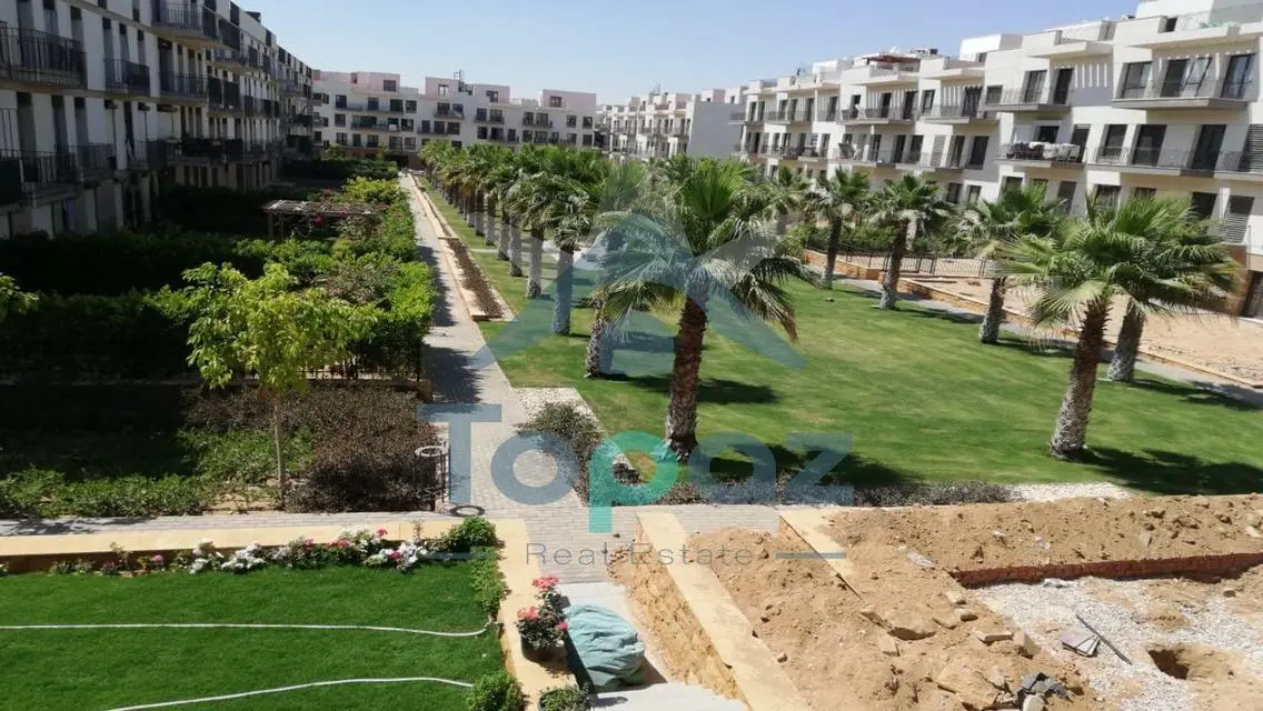 شقة فاخرة بمساحة واسعة للبيع