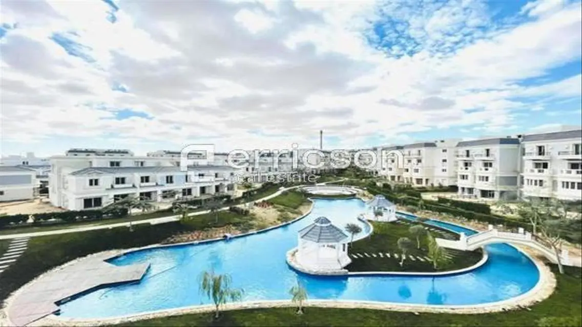Luxurious Apartment with Lake Views in Prime Location