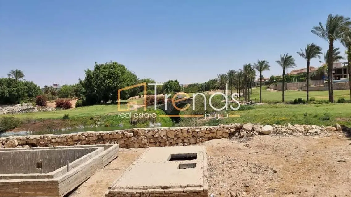 Luxury Apartment with Study Room and Balcony - 270 sqm
