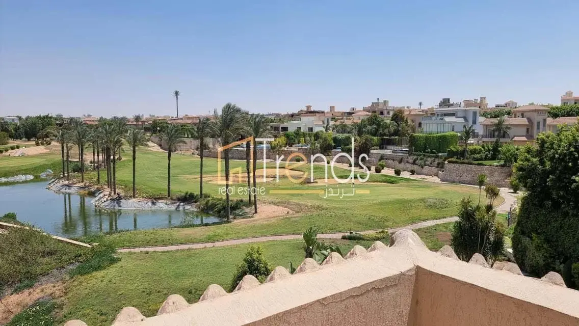 Luxury Apartment with Study Room and Balcony - 270 sqm