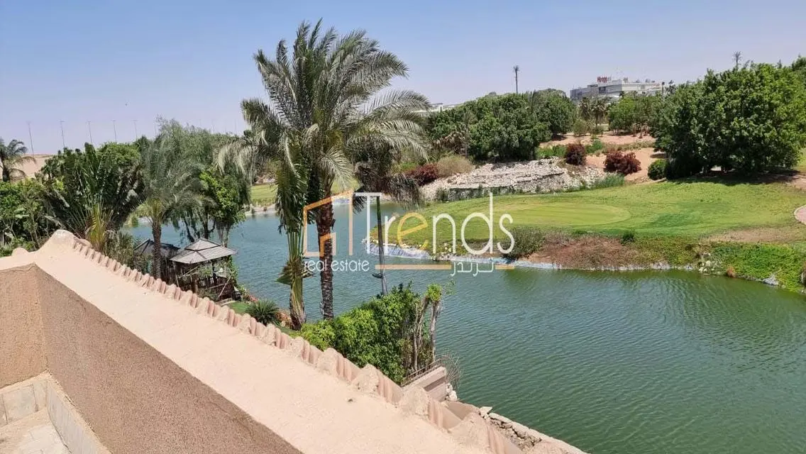 Luxury Apartment with Study Room and Balcony - 270 sqm