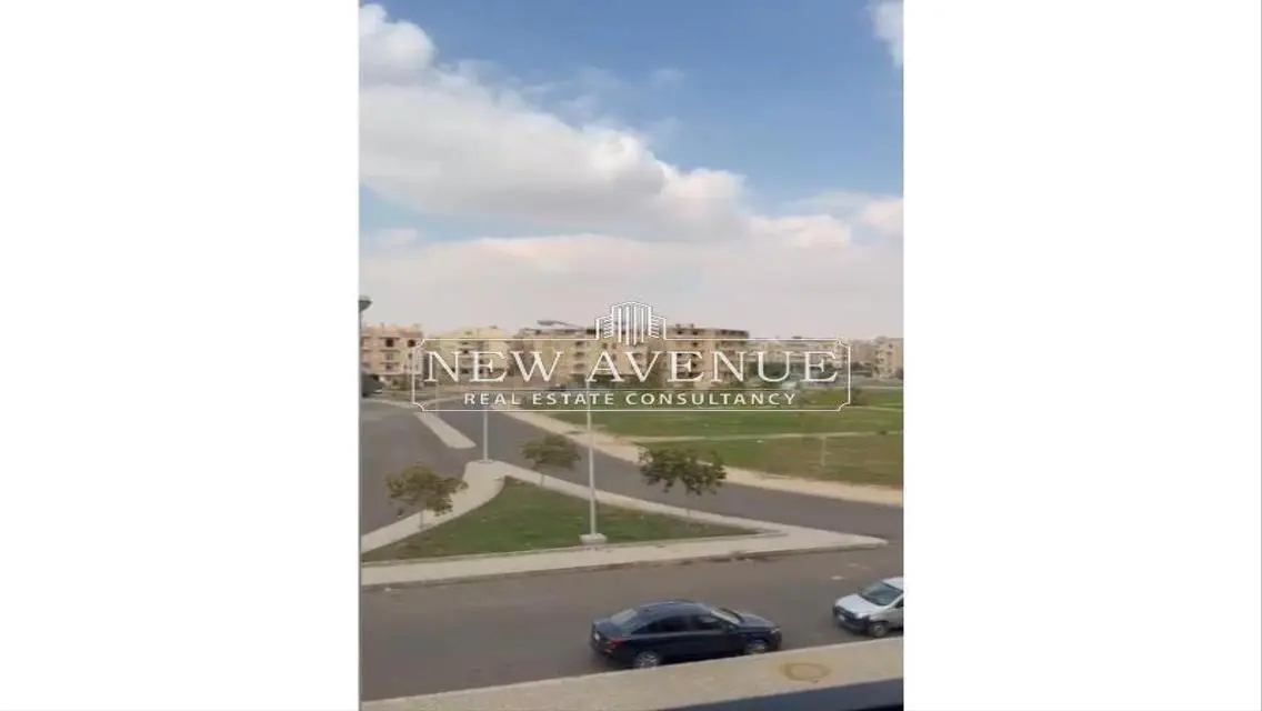 Stunning Apartment with Prime Landmark View