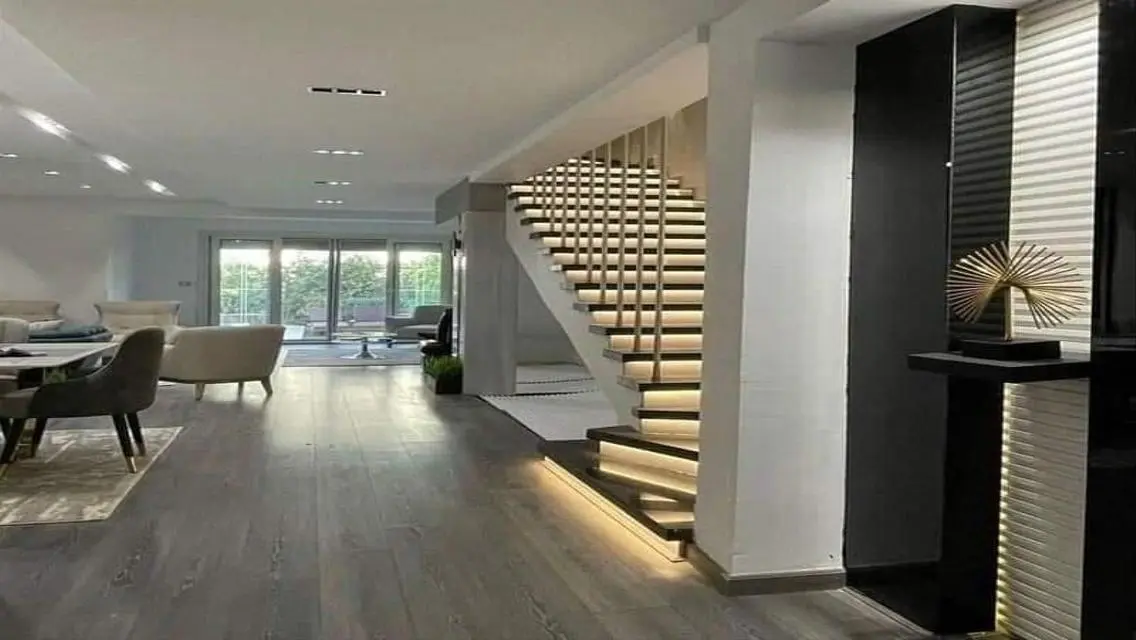 Luxury Apartment with Mountain View