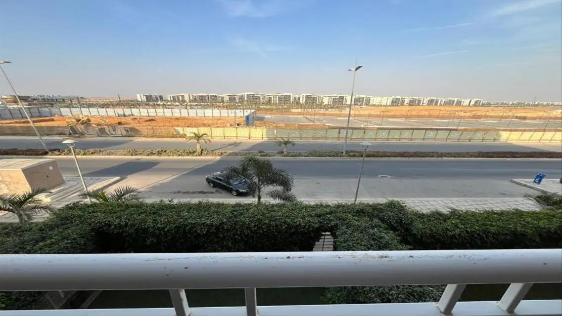 مكتب متميز في مدينة مدينتي - الطابق الثاني من مول All Seasons Park