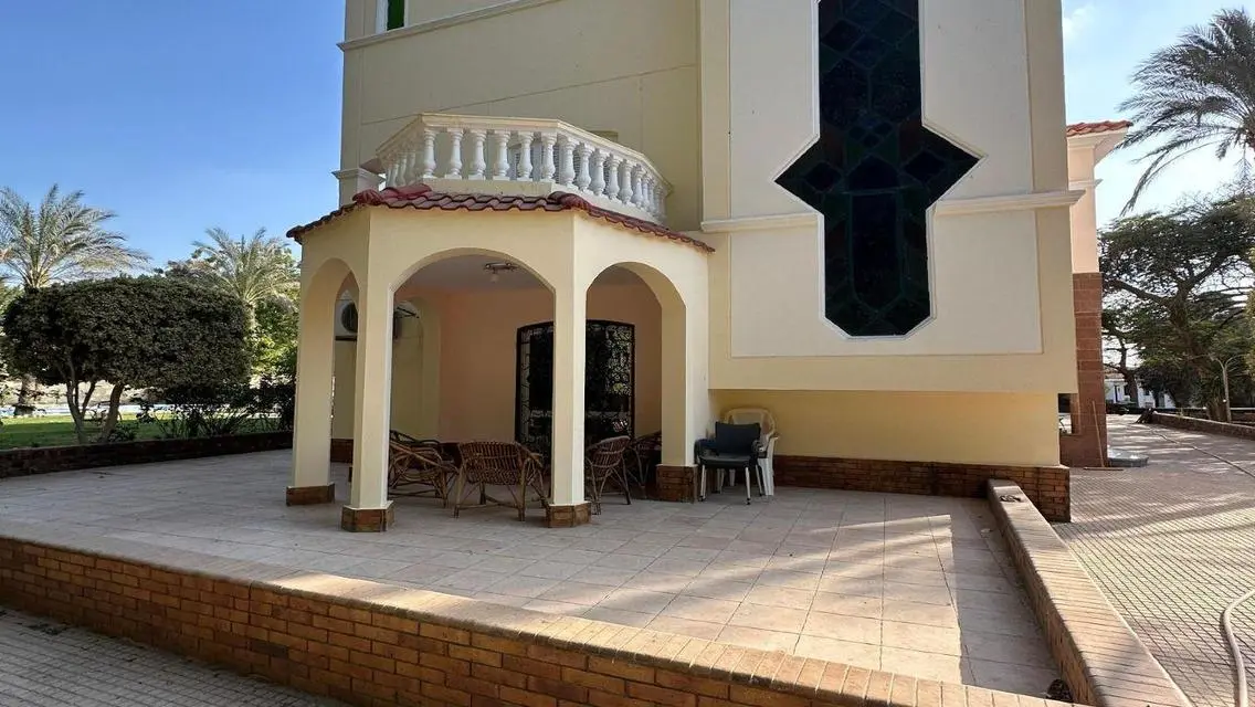 Luxury Villa with Private Garden and Pool