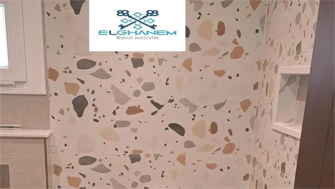 شقة فاخرة للبيع في موقع متميز