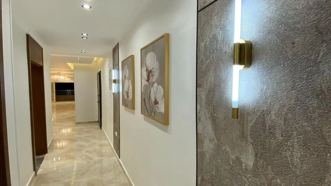 Luxury Apartment in Prime Location with Security Guard