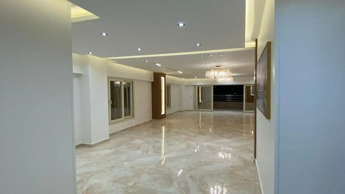 Luxury Apartment in Prime Location with Security Guard