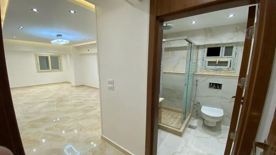 Luxury Apartment in Prime Location with Security Guard