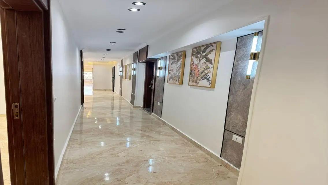 Luxury Apartment in Prime Location with Security Guard