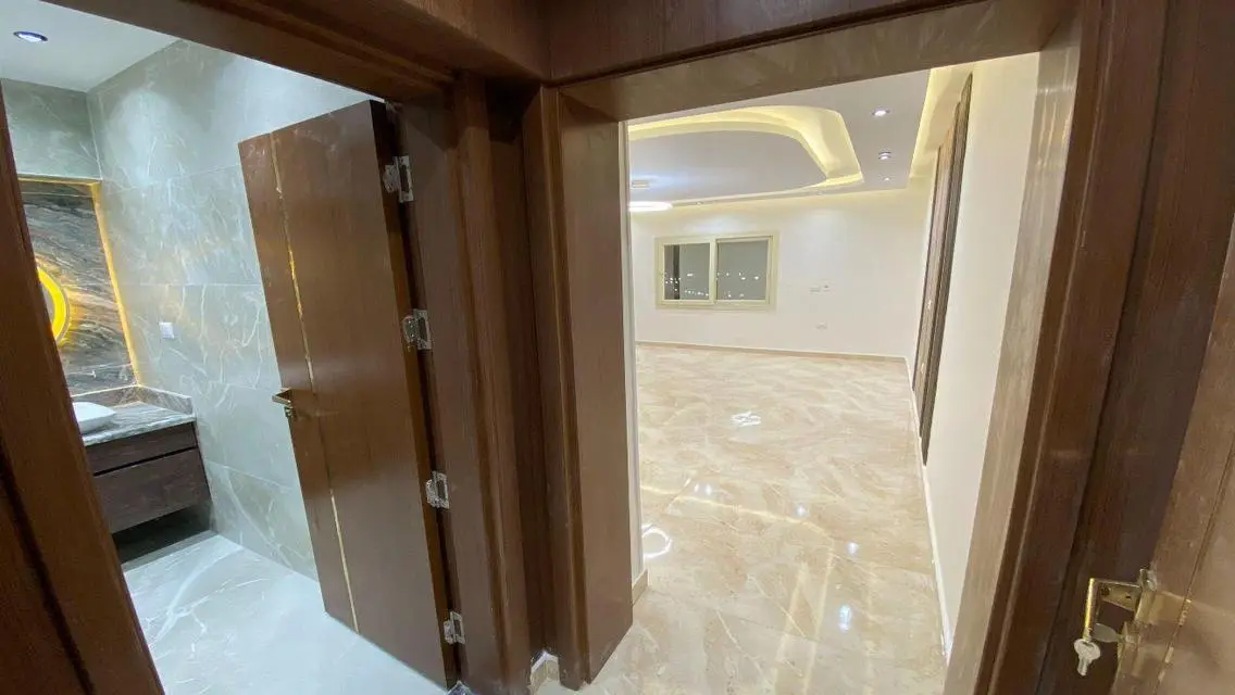 Luxury Apartment in Prime Location with Security Guard