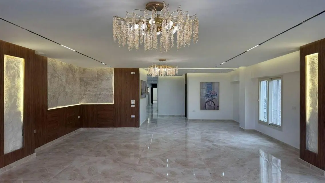 Luxury Apartment in Prime Location with Security Guard