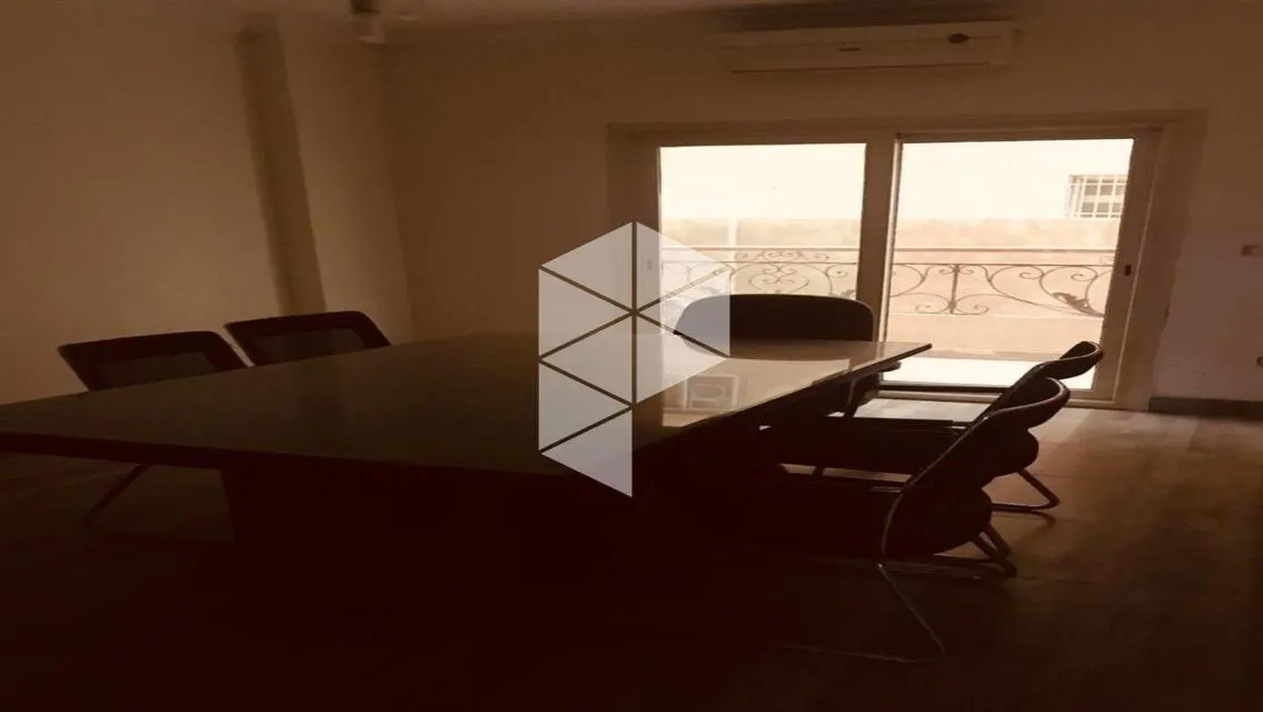 فيلا فاخرة مع حديقة خاصة وحارس أمن