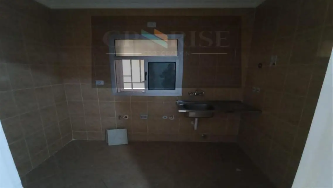 شقة مميزة بمساحة واسعة في قلب المدينة