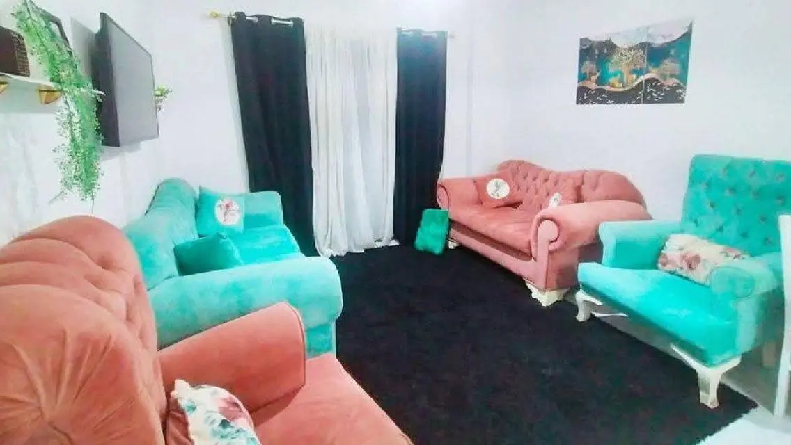 شقة مفروشة بالكامل للإيجار في كمبوند الشرفية 34 بإطلالة على الحدائق