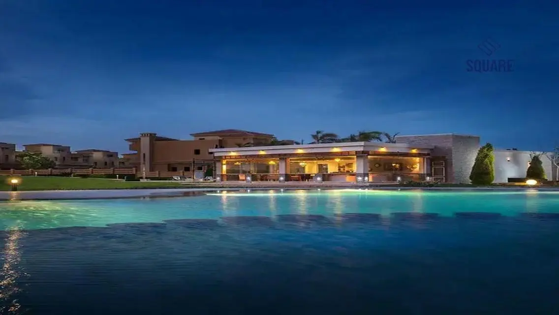 Stunning 5-Room House with Lakeside View