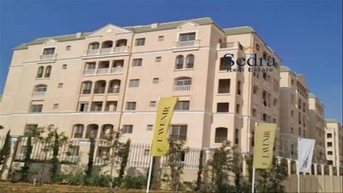 شقة فاخرة بمساحة 2000 متر مع إطلالة رائعة