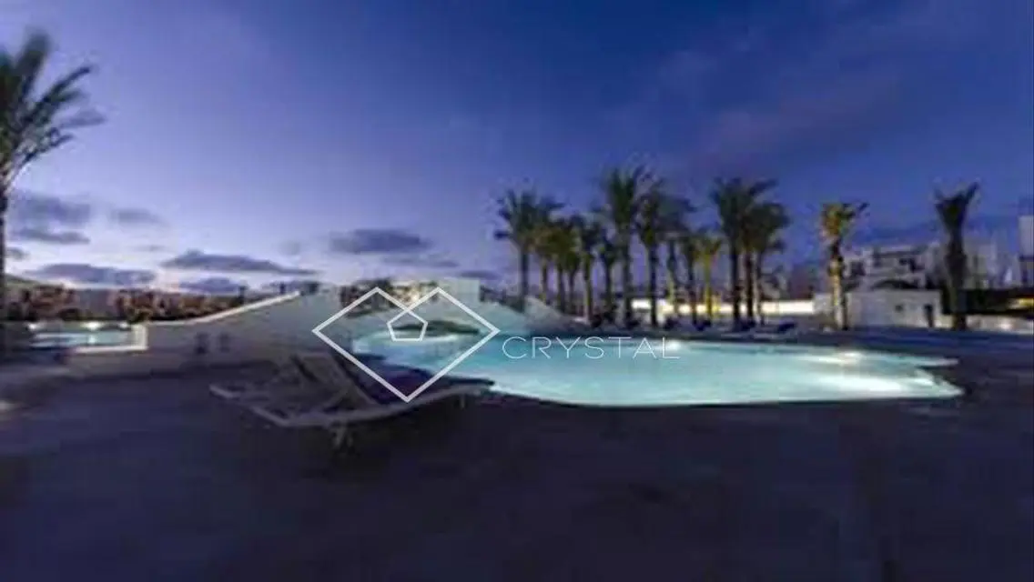 Luxury House with Lakeside View - 450 sqm