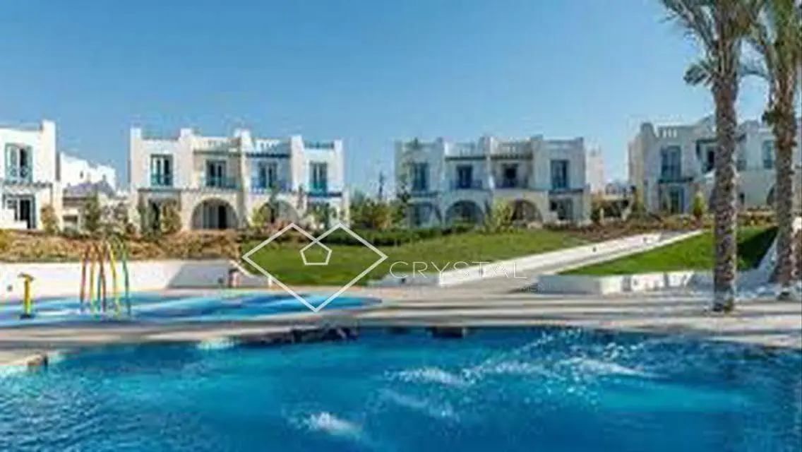 Luxury House with Lakeside View - 450 sqm